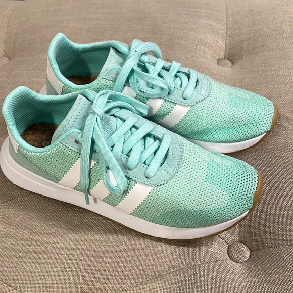 Adidas Woman's FLB Runner 'Energy Aqua' Size 8 NEW! - Picture 1 of 9